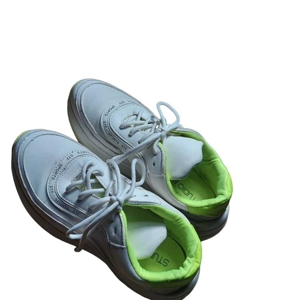 38 Studio F white shoes‎